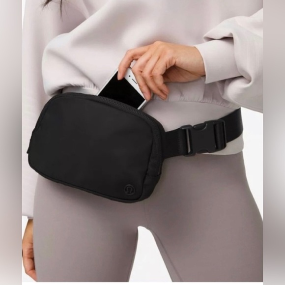 Lululemon everywhere belt bag black one size - Picture 3 of 6